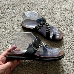 Merrell Womens Around Town Sunvue Size 7 Thong Black Woven Sandals J94154